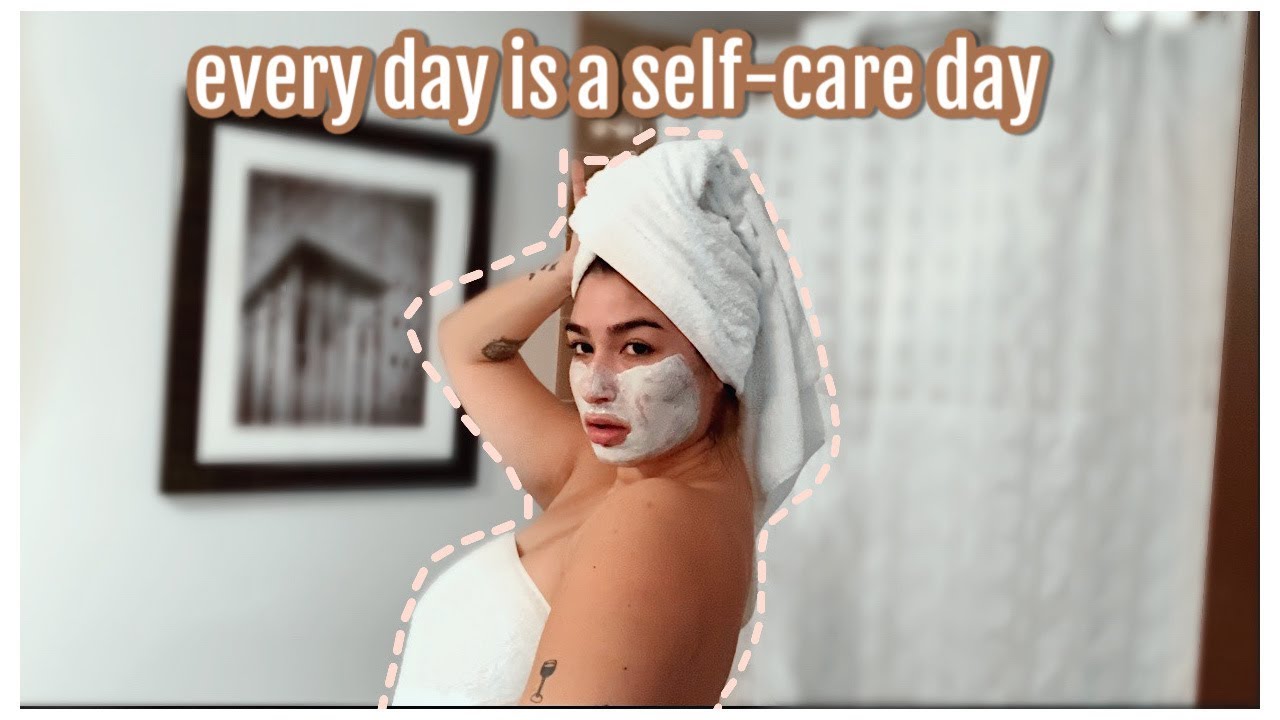 PAMPERING MYSELF AT A HOTEL BECAUSE #SELFCARE | VLOGMAS DAY 9