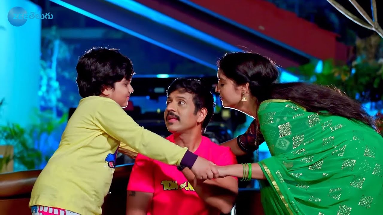 అభిని ముద్దు పెట్టుకునే వసుంధర! | Oohalu Gusagusalade | Full Ep 298 | Zee Telugu | 21 April 2022