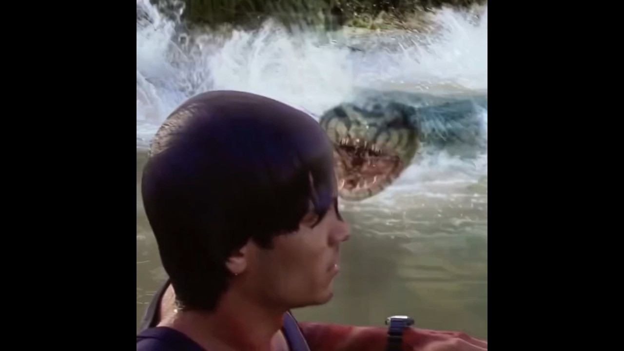 A ANACONDA ATACOU O HOMEM NO RIO #shorts