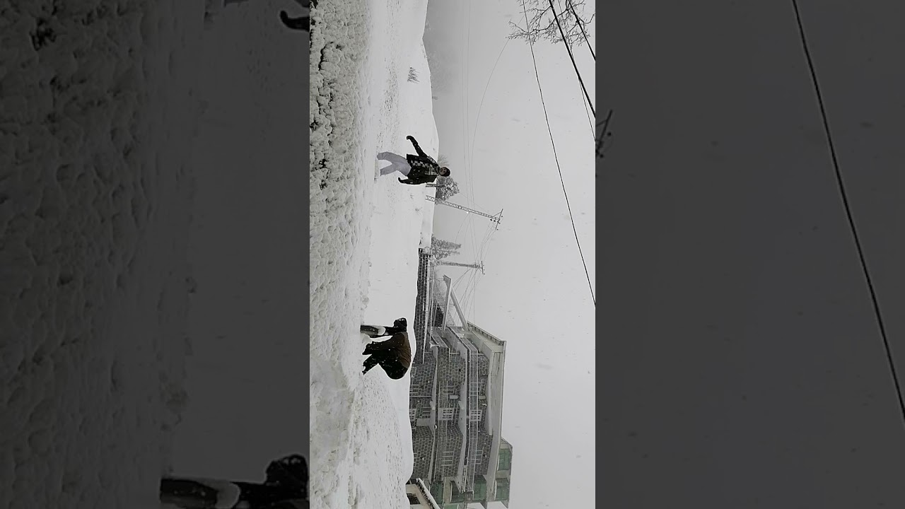 Fight with the snow falling at Murree