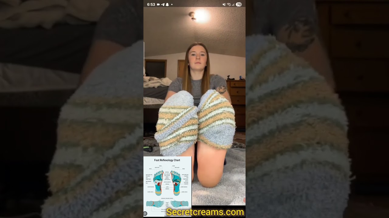 Рефлексолог реагирует на пушистые носки, виртуальная оценка рефлексологии.