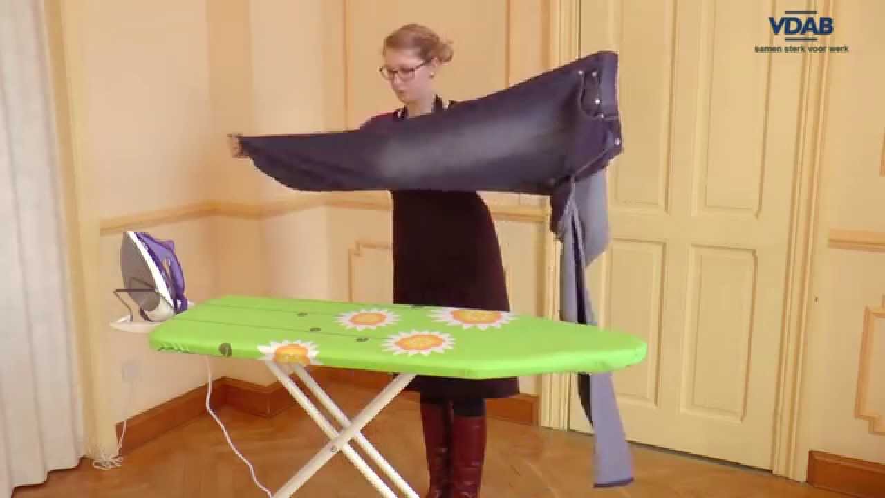 strijken van een jeansbroek