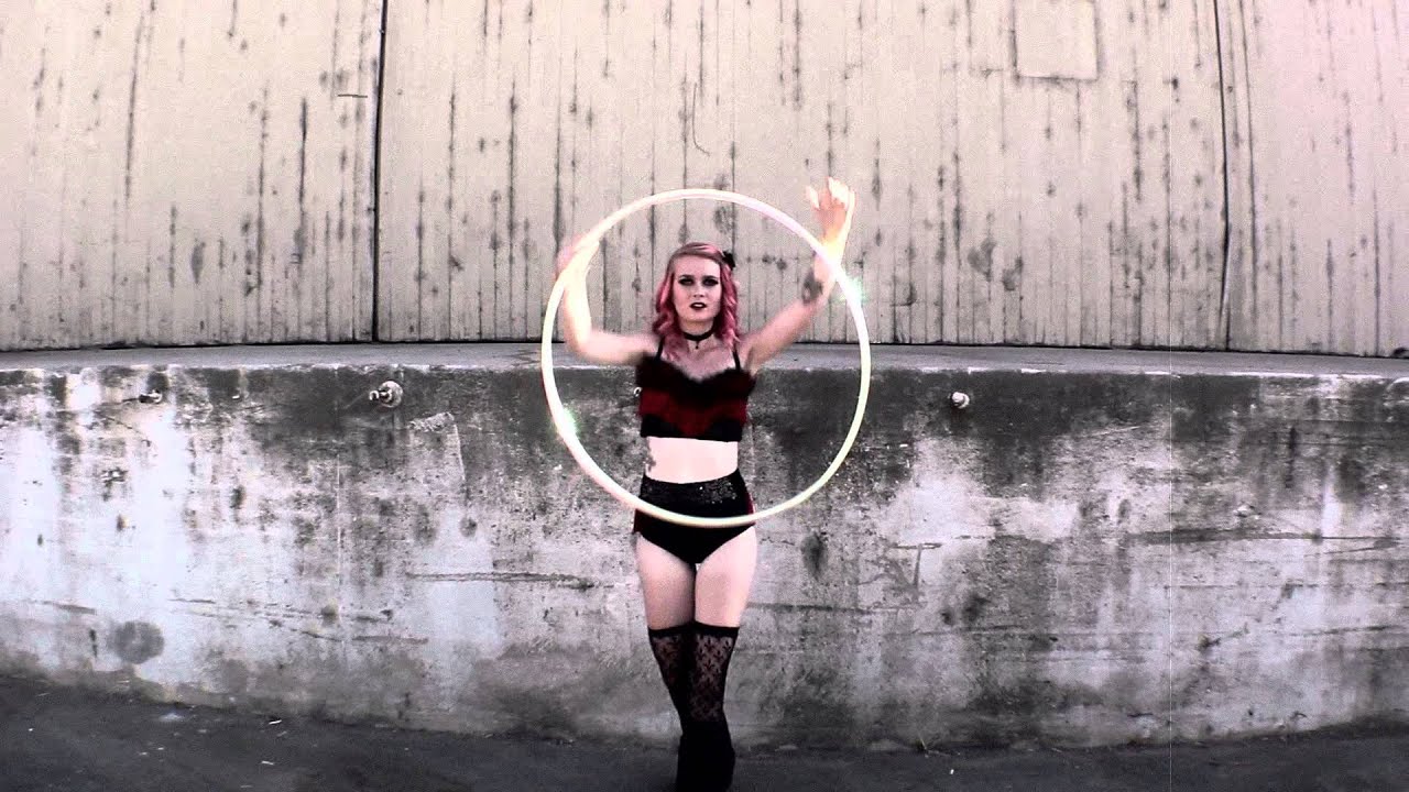 Carousel (American Horror Story: Freak Show) - Hooping
