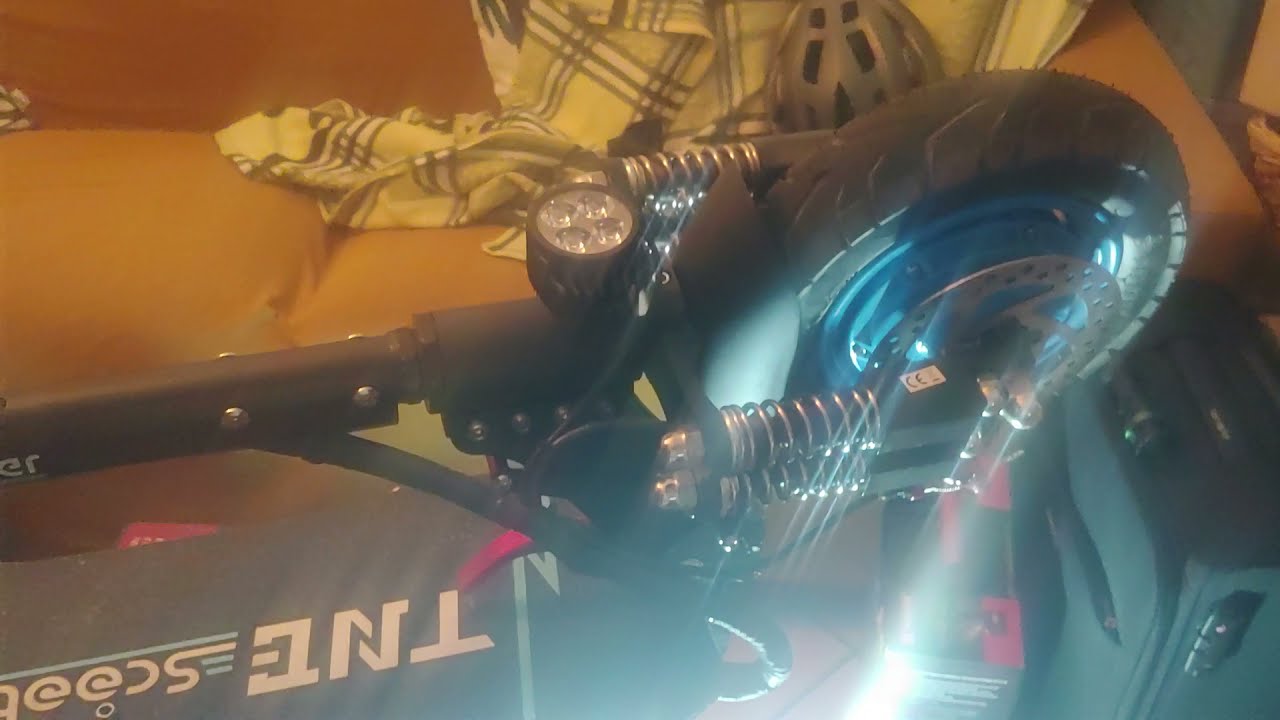 TNE Q4 V4 PLUS sistema di chiusura ottimo! recensione al volo da vedere questo e' un monopattino top