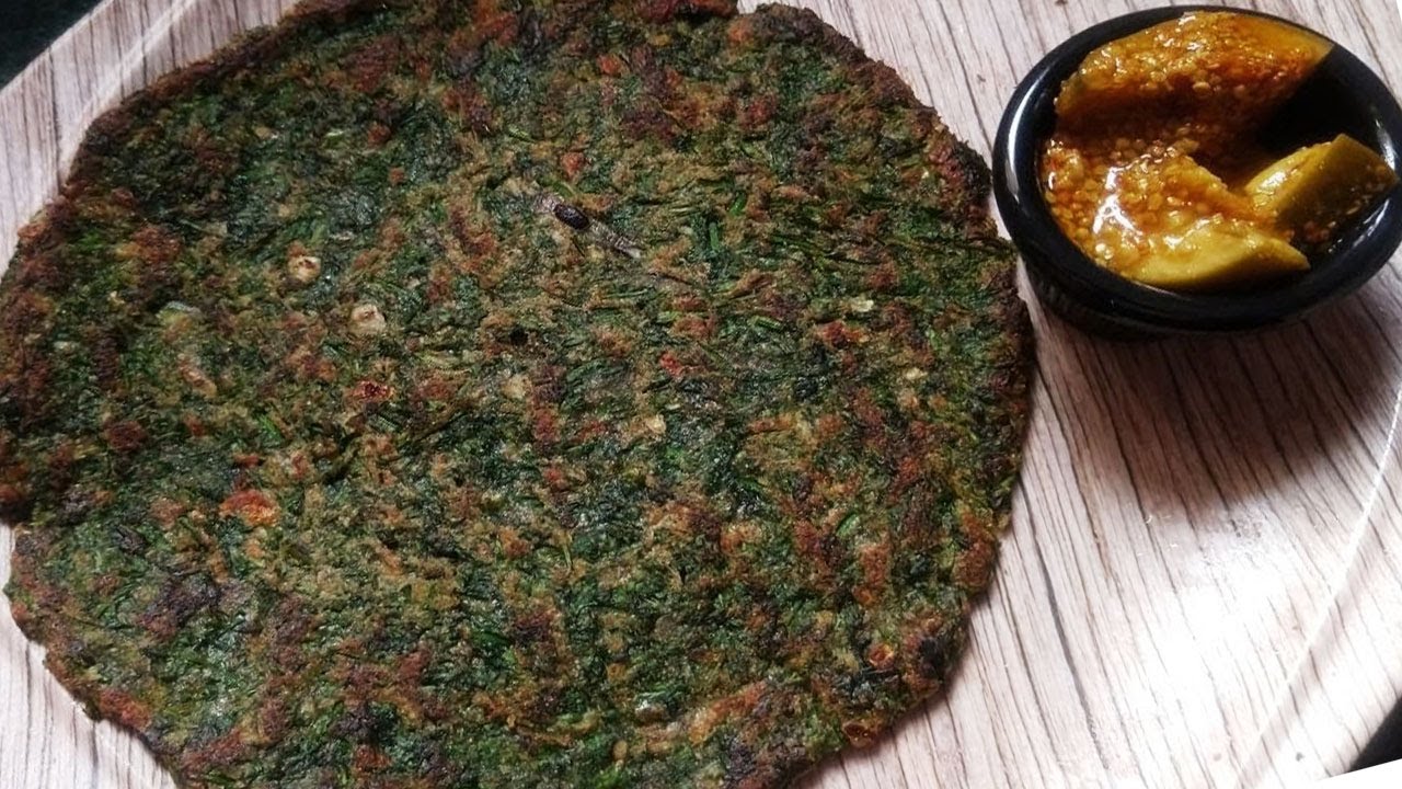 कोथिंबिरीचे धपाटे | Kothimbirichi Bhakri | Thalipeeth Recipe | kothimbir paratha | CookWithDeepali