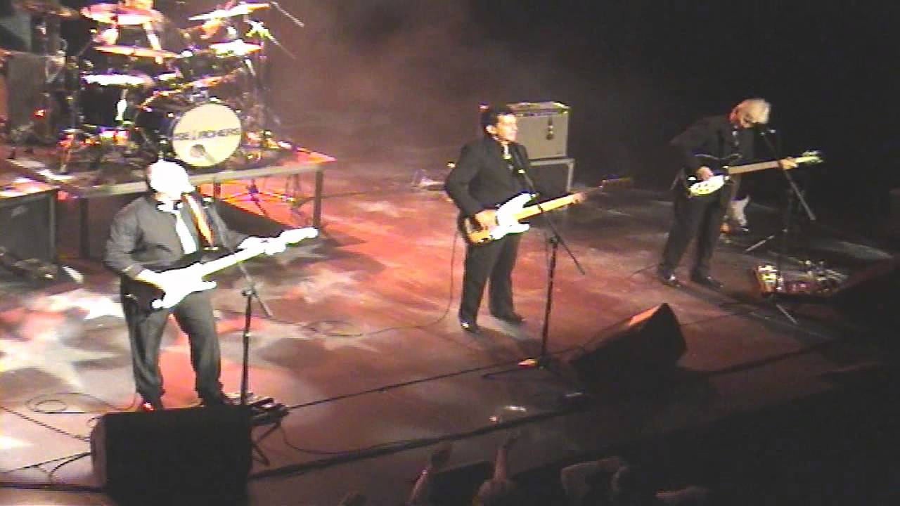 HITS MEDLEY - 3  BY THE SEARCHERS MAY 2011
