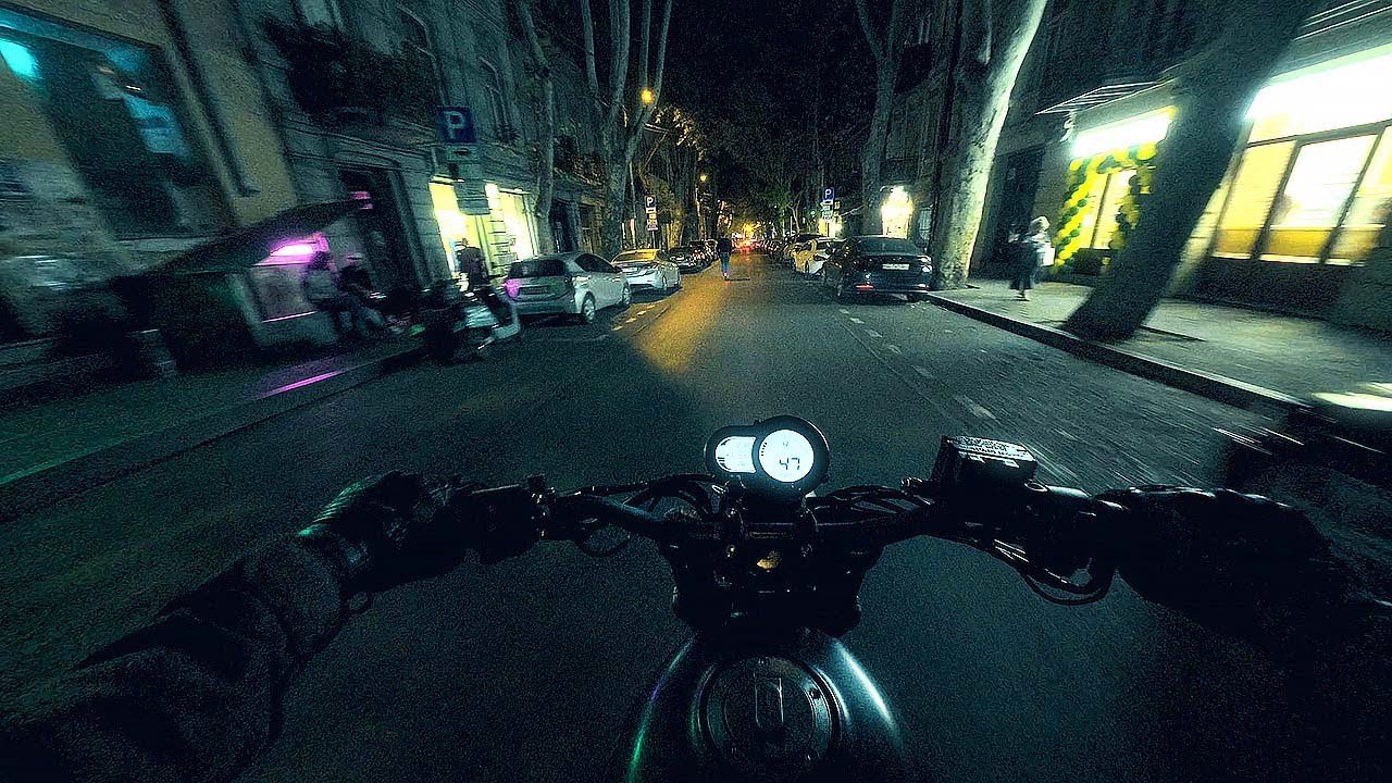 Night city cruising. Only engine sound. Benelli Leoncino