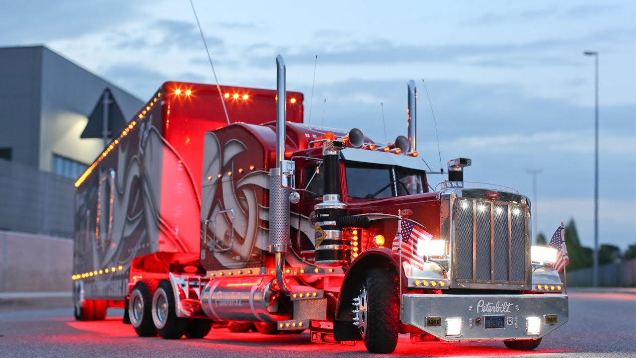 Peterbilt 359 RC 1:4 Truck Road Night.mp4