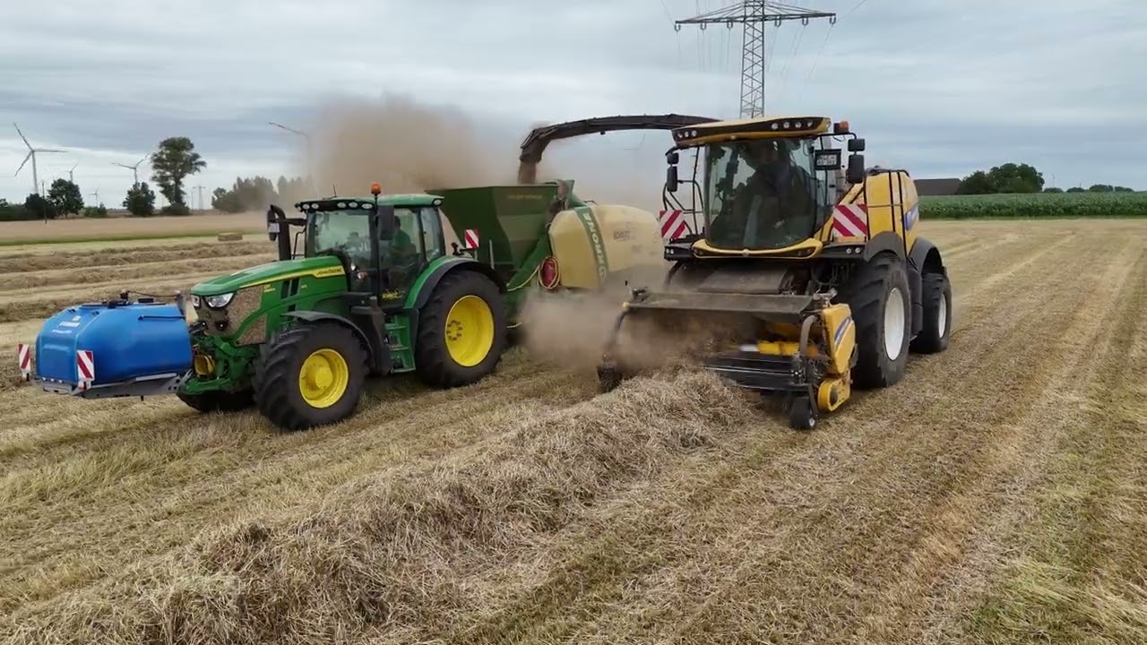 Heu Ernte - Häckselballen pressen  /  Hay harvest - baling chopped hay