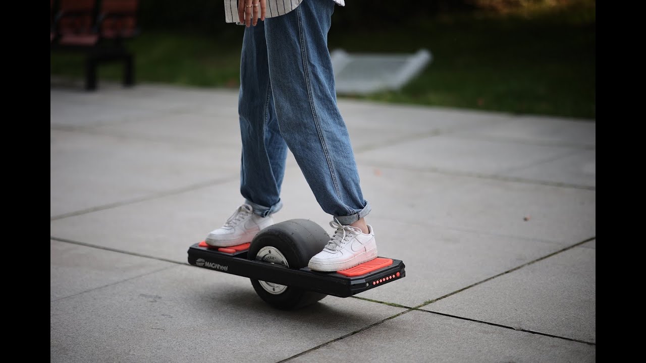 that MAGWheel T1 one wheel skateboard definitely suits for the girls riding