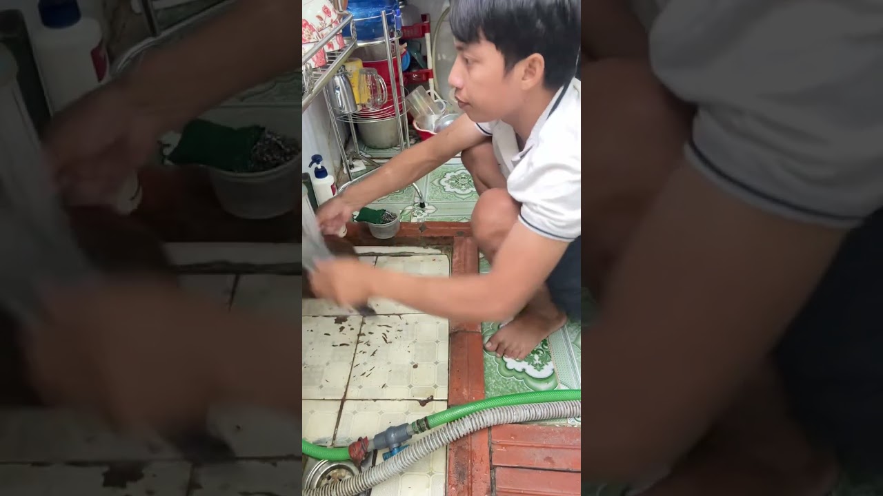 Clip đầu tiên của 2 Ba Con…
