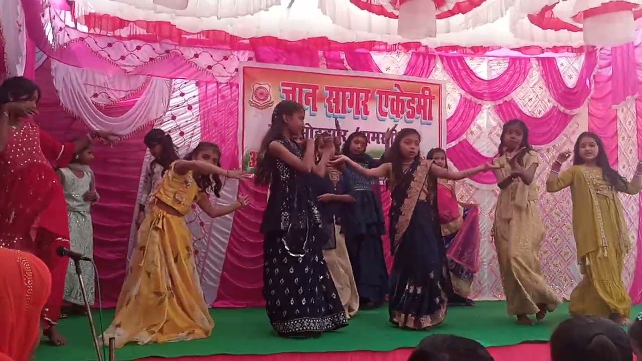 Radha gori gori barsane ki chori