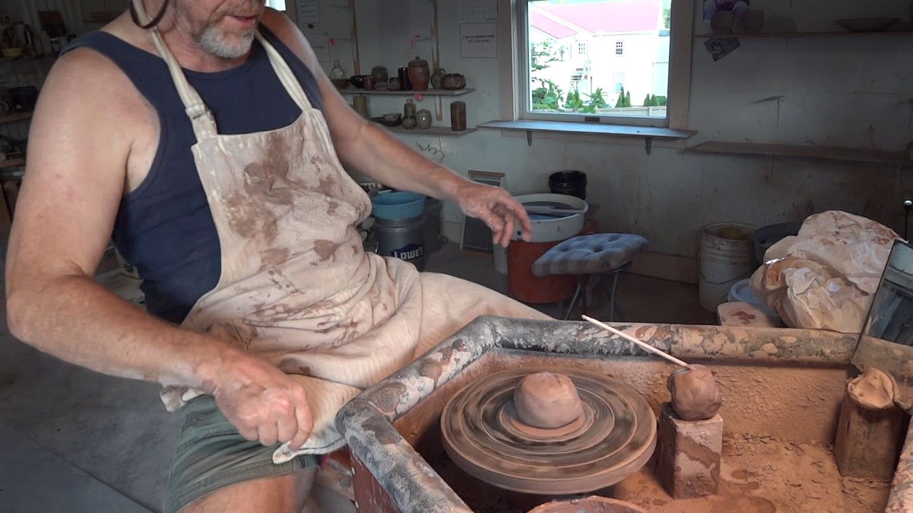 How to throw a mug on the potter's wheel ?