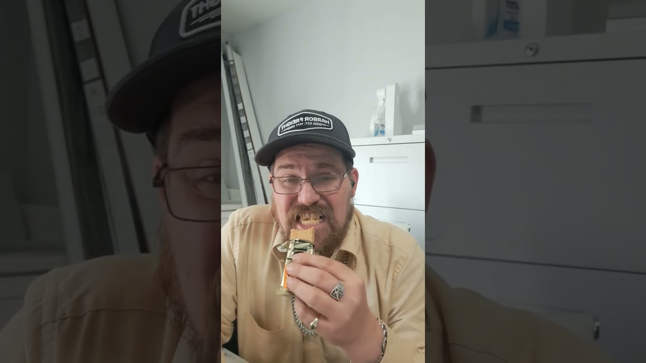 Protein bar review. The david Protien bar from walmart. 