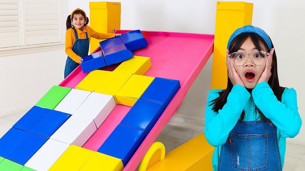¡Ellie y Charlotte juegan Tetris con bloques gigantes! 🎮🧱