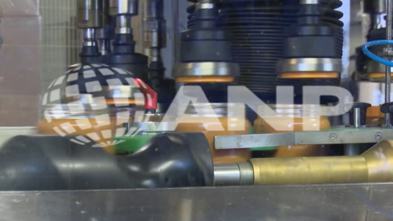 Reportage fabriek Calve pindakaas