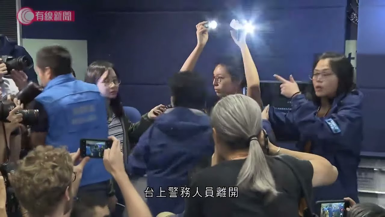 警方記者會　記者抗議一度暫停；不滿記者被捕、被警員扯防毒面罩 - 20191028 - 香港新聞 - 有線新聞 CABLE News