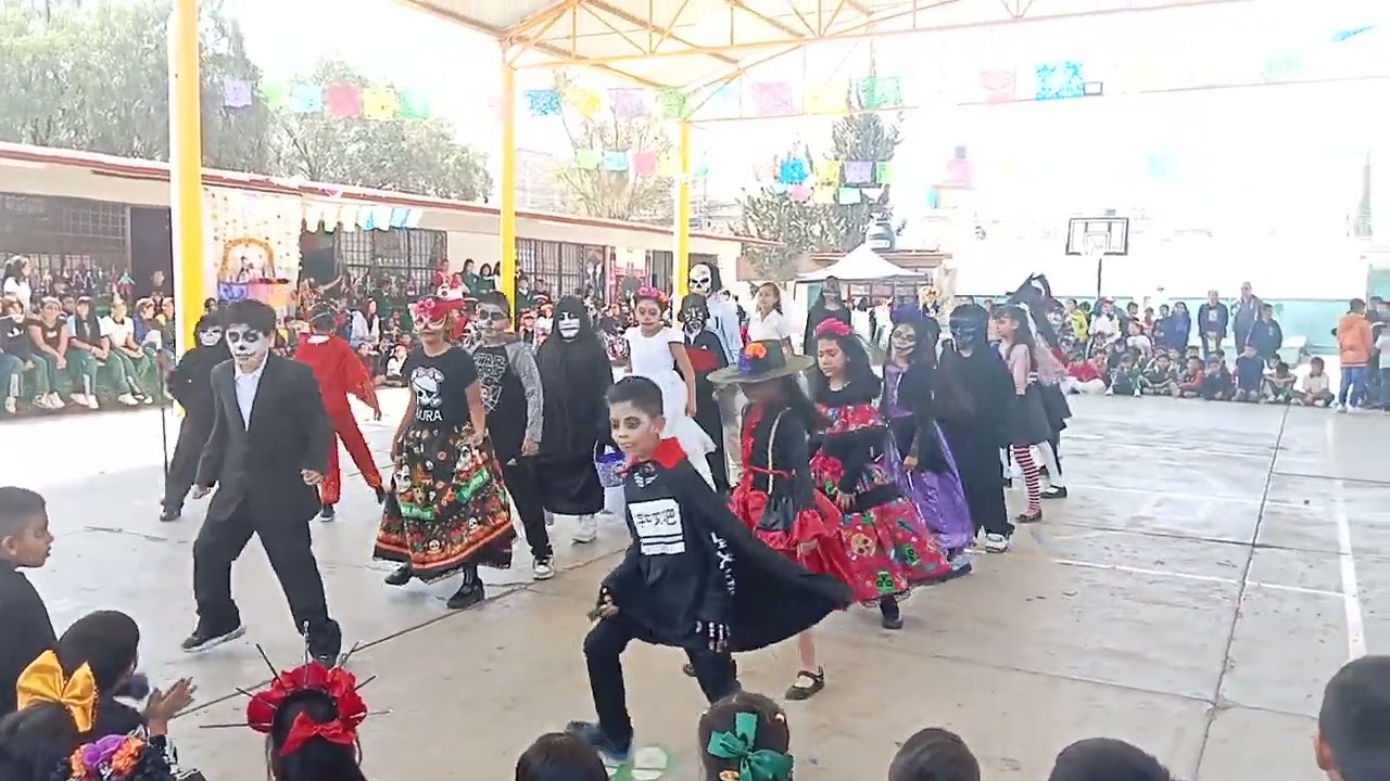 Comparsa Día de muertos.  Esc. Prim Rosario Castellanos, SLP.