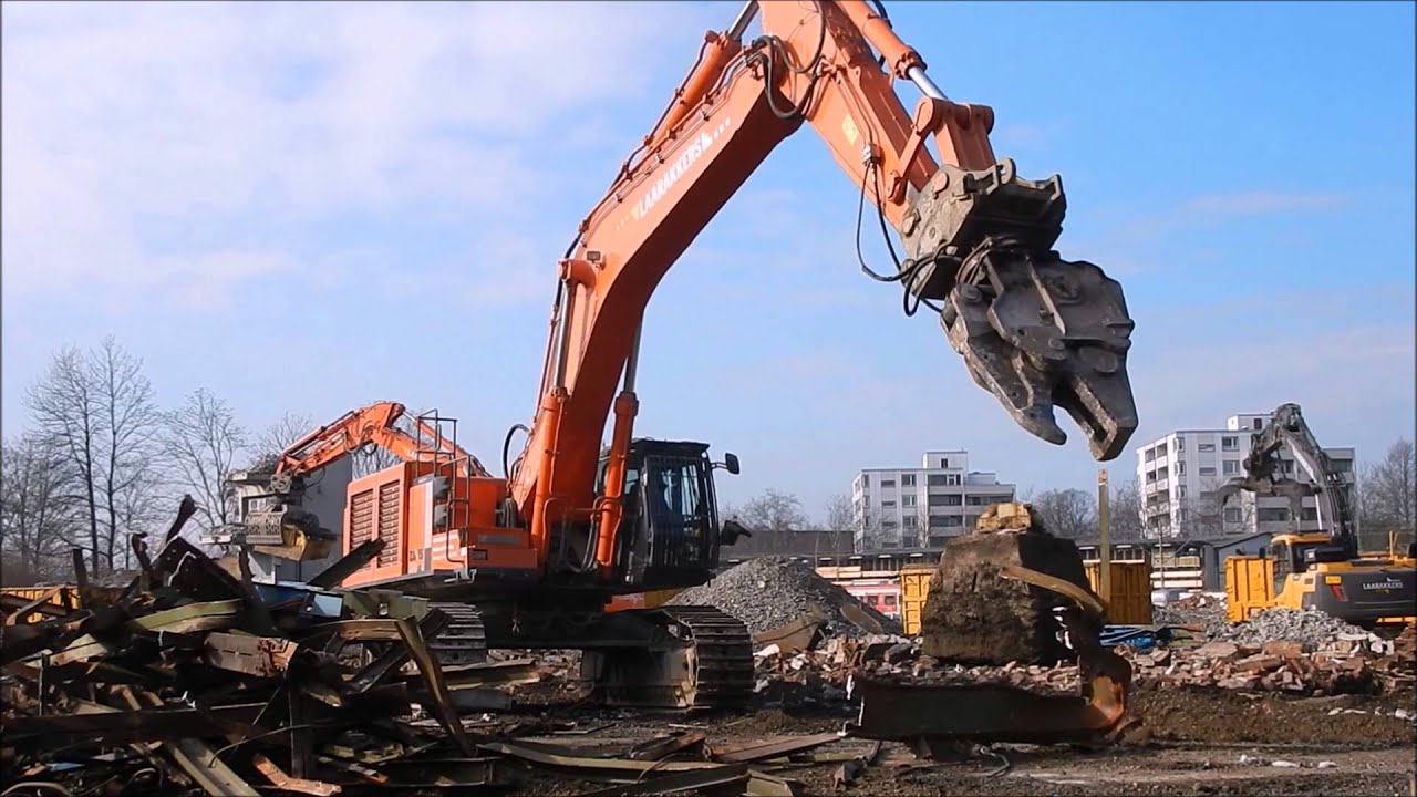 Mega Abriss mit großen Baggern von Laarakkers