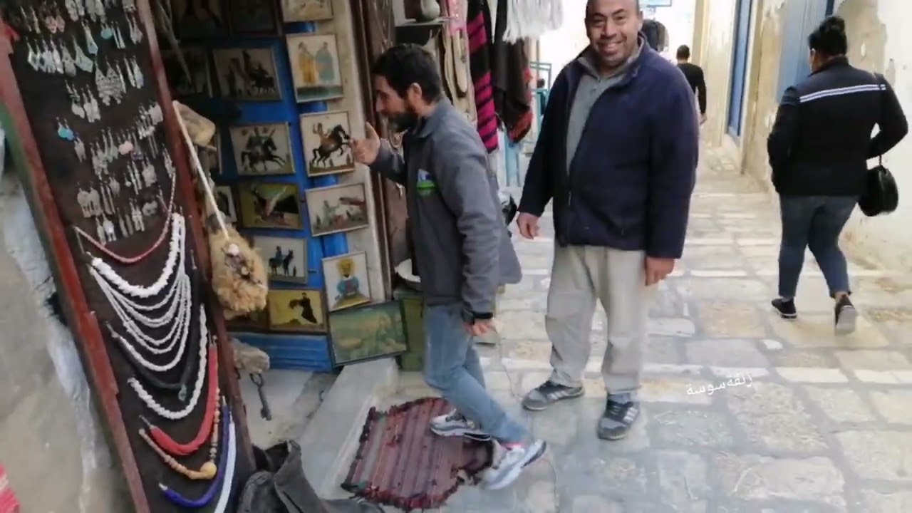 محل وحكاية في ضيافة السيد ناصر الجمالي اختصاص يبيع الانتيكا  نهج سوق الڨايد. مايعرف دروج باب الغربي