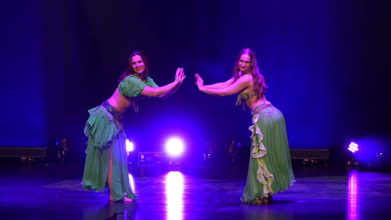Amierah Hazara & Djumana bei der Oriental Tea Time XI Doppelfächer Bauchtanz