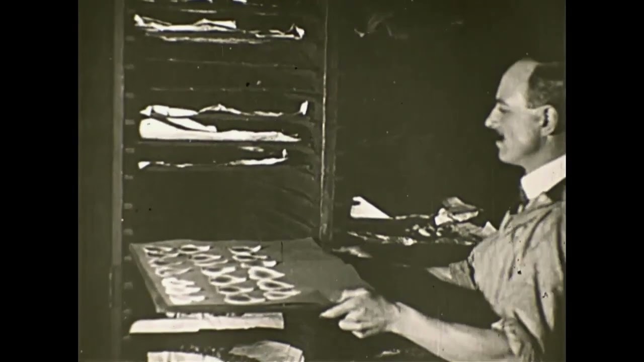 La Fabrication d’ une Rose Artificielle ⧸ Making an Artificial Rose 1911