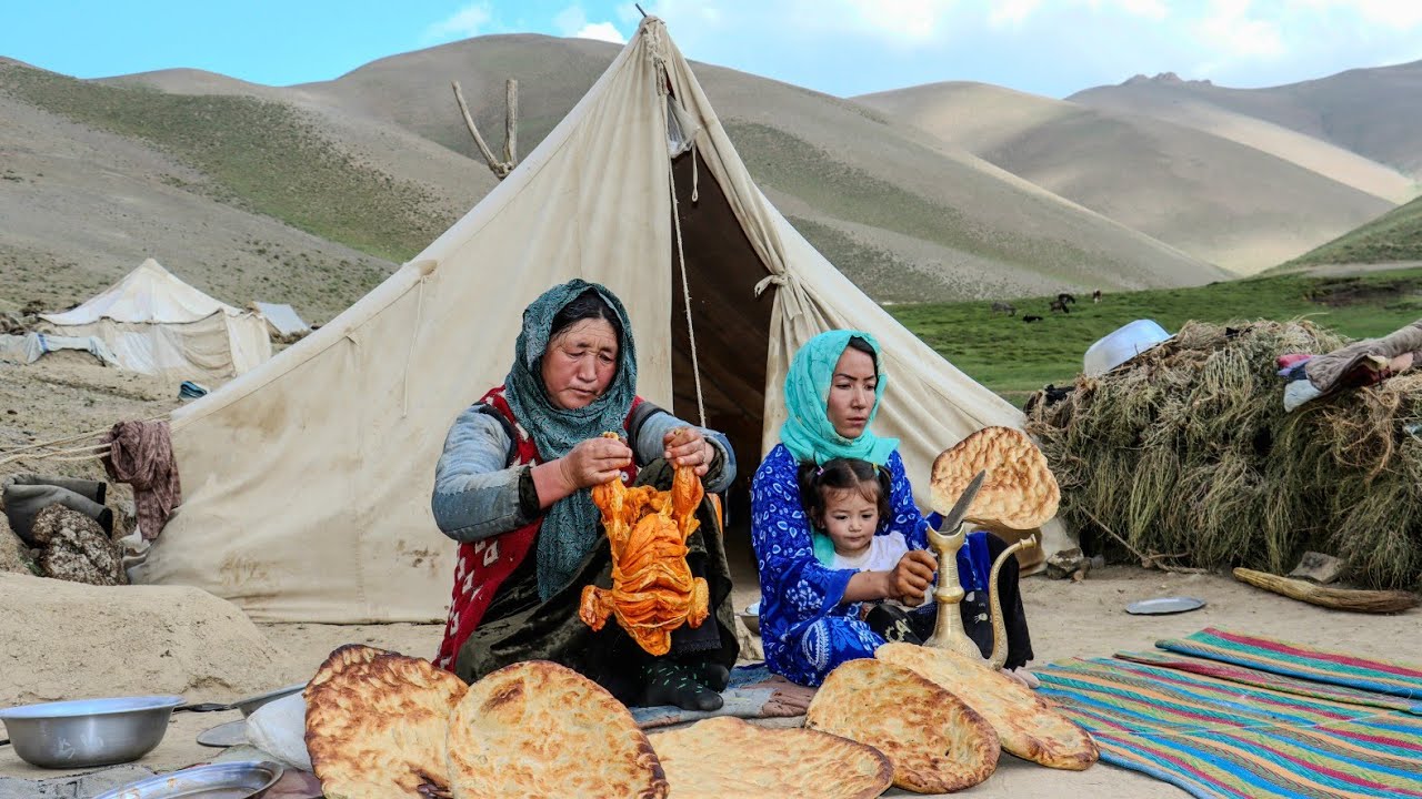 Traditional Fatir Bread | Shepherd Mother Cooking Tandoori Chicken in the Old Way |Nomadic Lifestyle