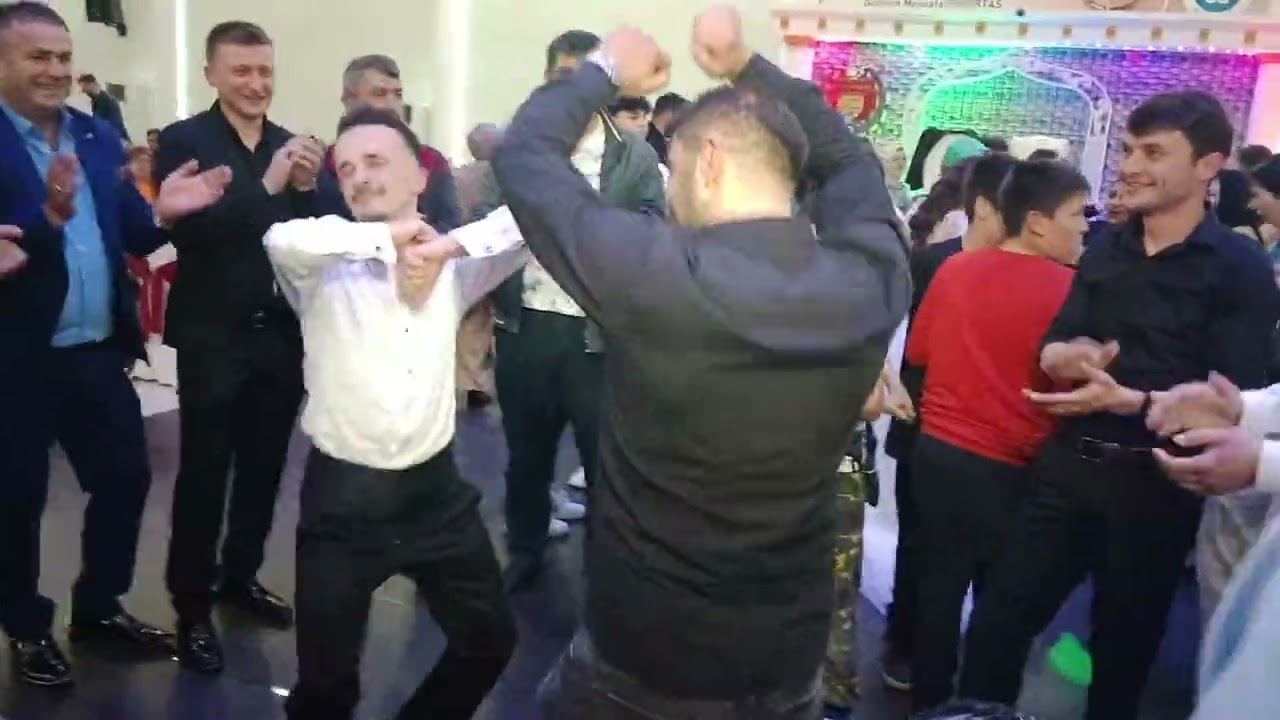 Dilek/Beytullah çifti ve arkadaşları kaptaş oyun havaları ile doyasıya eğlendiler