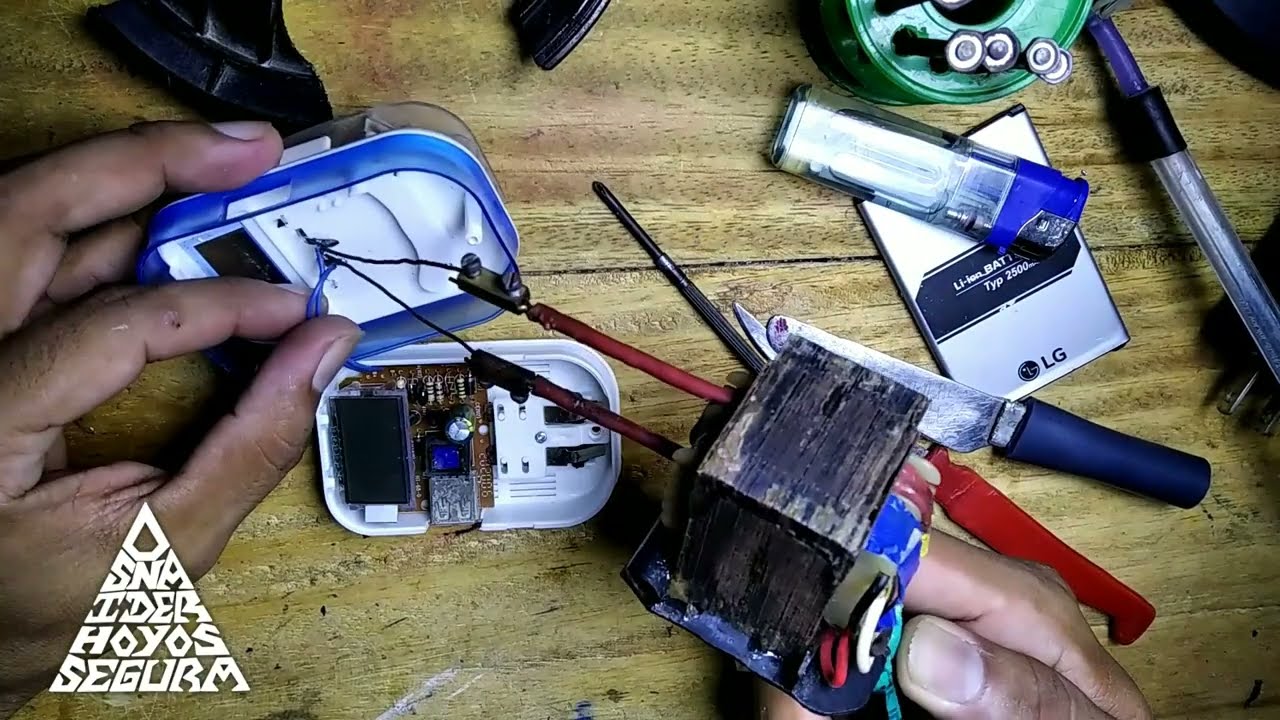 solución a la incomodidad de un cargador universal de baterías