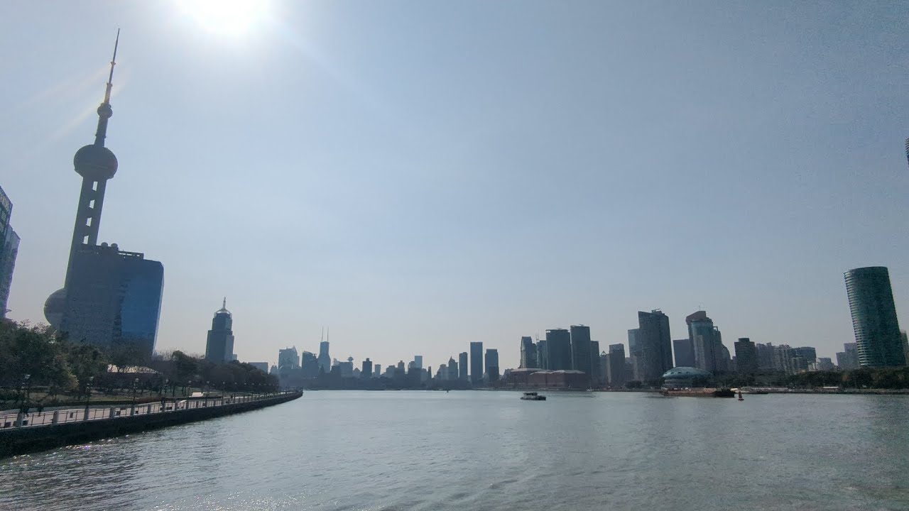 【上海】 外灘と浦東を結ぶ激安黄浦江フェリー からの昼の景色 【中国】
