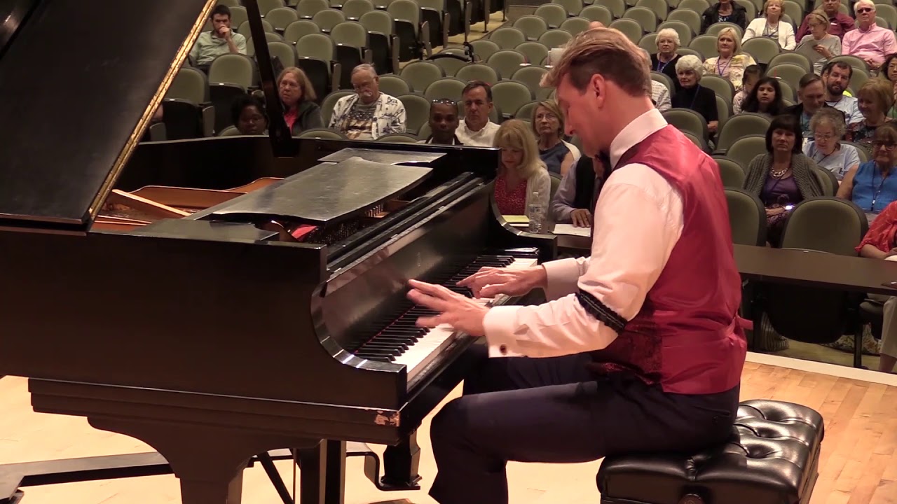 Michael Drexler performing 