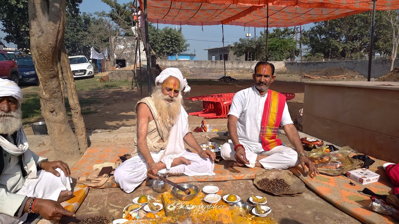 आज गोवर्धन में हुआ विशेष हवन, देखिए अद्भुत दृश्य