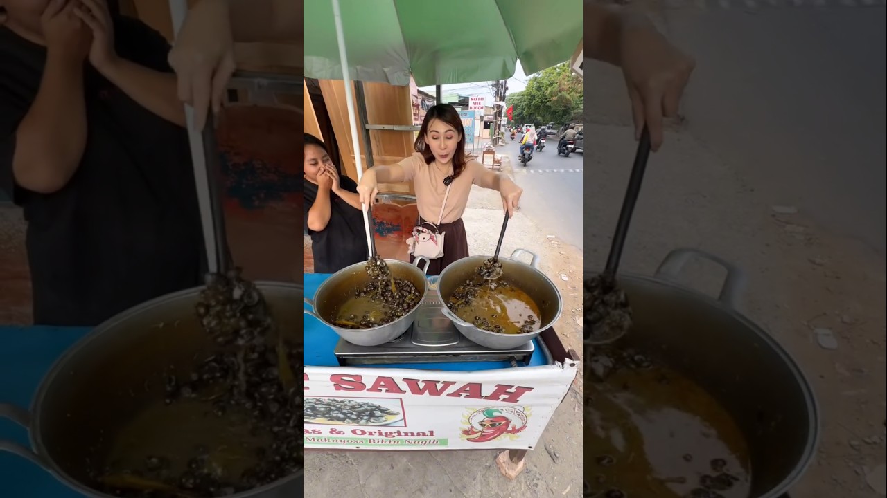 Tutut sawah , jajanan langka kalau di Jakarta , katanya ambilnya di sawah.