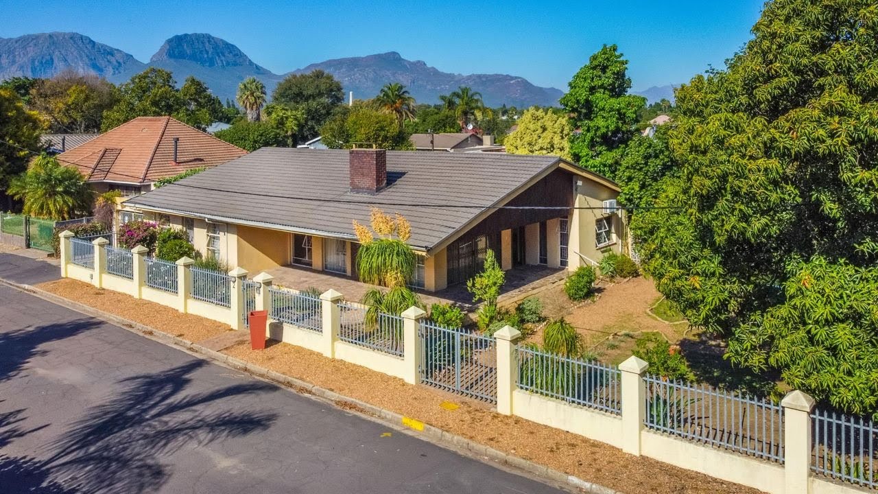 🏡 Spacious 4 Bedroom Family Home | For Sale | Denneburg, Paarl 🌄