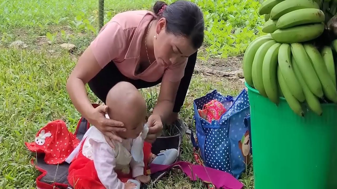 Single Mom Struggling to Survive While Fighting to Feed Her Baby 💔