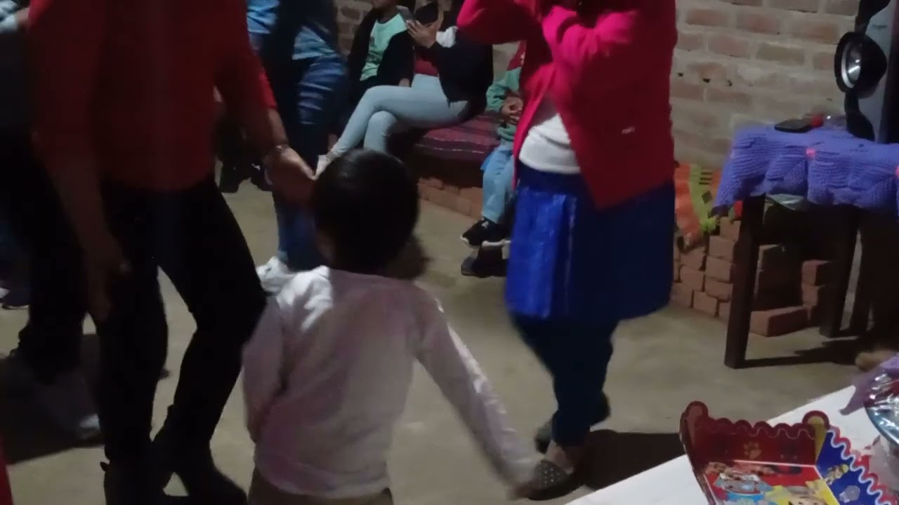 Bailando el mix sapateadito..Con mi Familia y mis amigos..pasando momentos muy felices 💕 