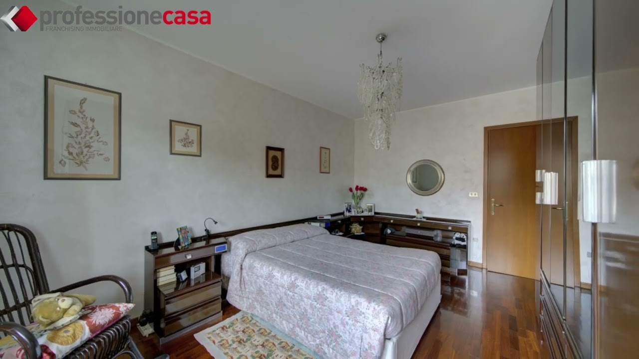 VENDESI – ULTIMO PIANO CON MANSARDA DI 186 MQ