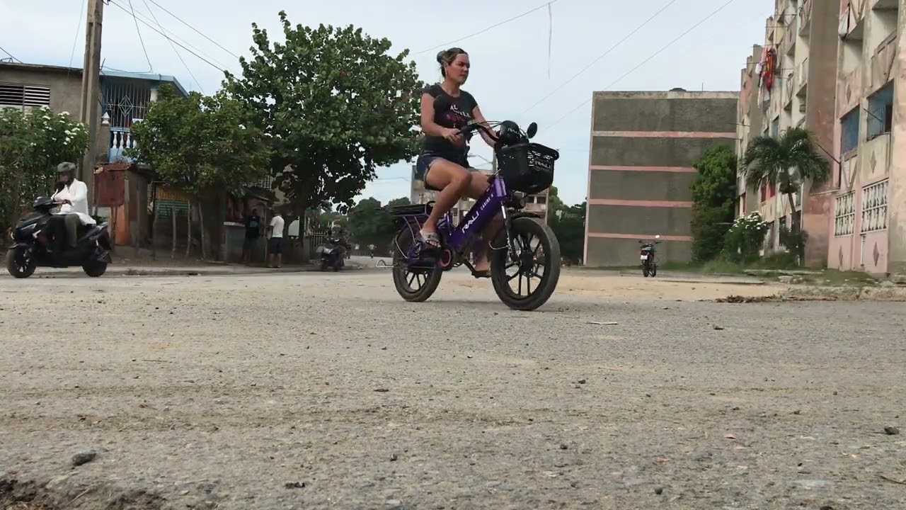 Miradas🇨🇺Real # 2: Reparto Aguilera, Las Tunas, El andar de su gente. 