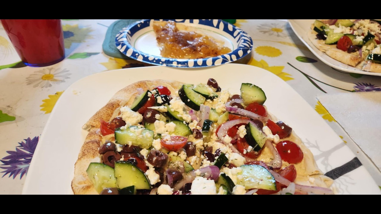Pita Bread Pizza and Pita Peach Pie #pitabread #hummus #veggies