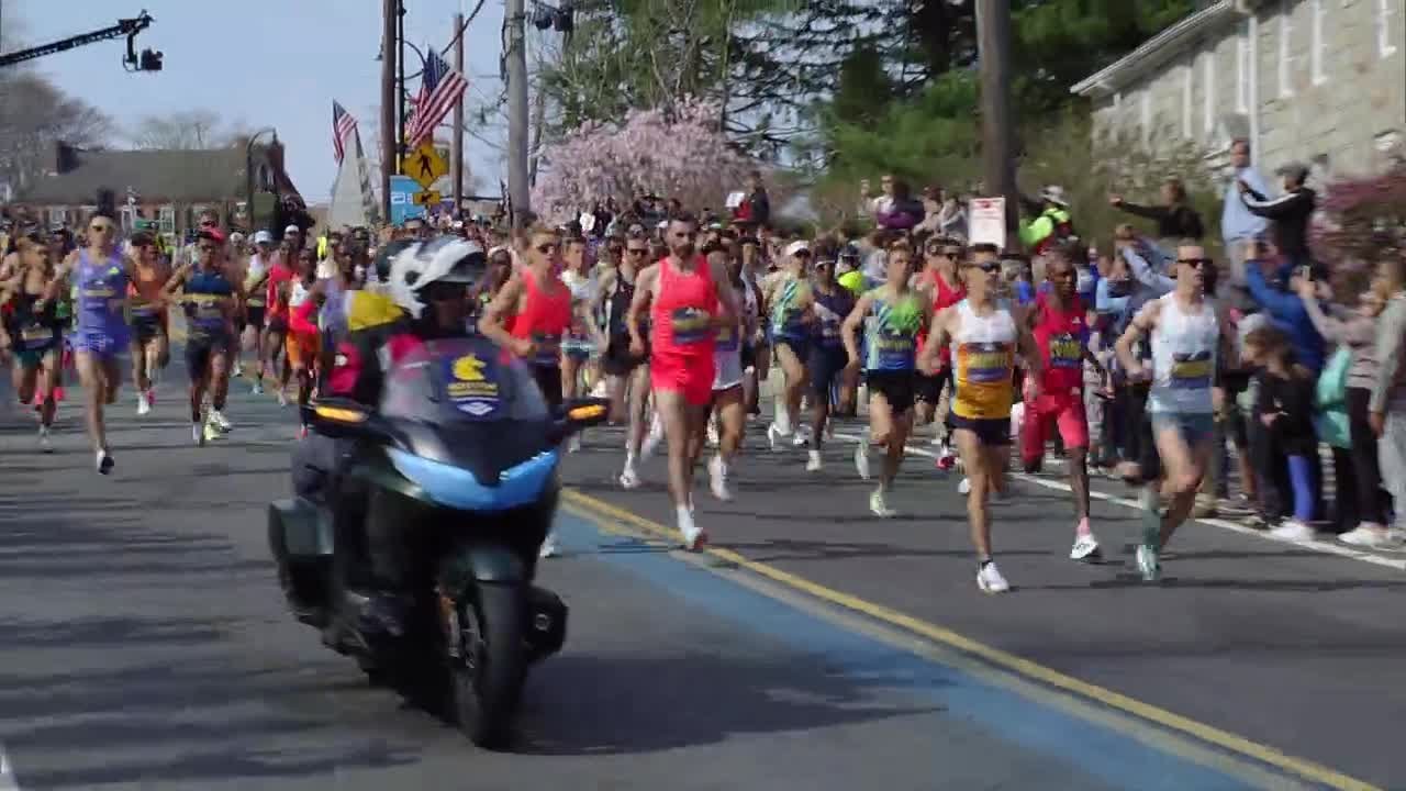 Men start 129th Boston Marathon