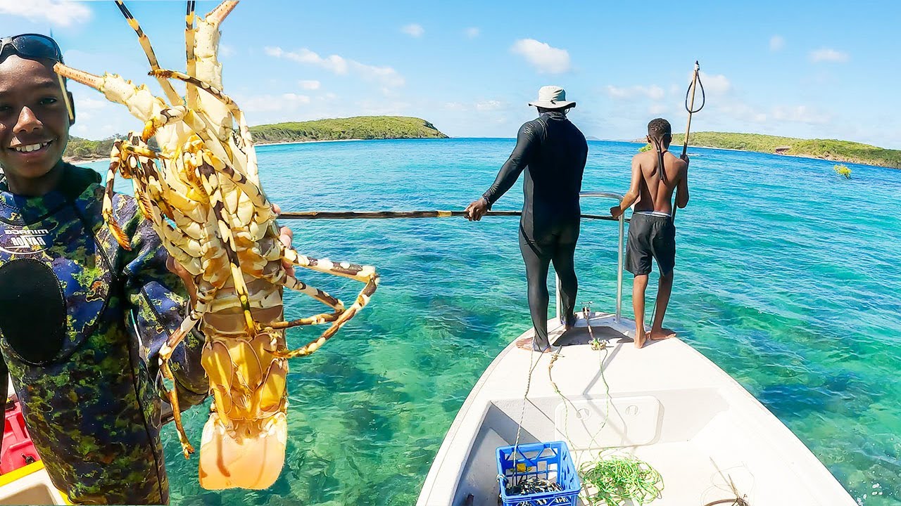 Hunting MONSTER CRAYFISH with aboriginal men at tip of Australia