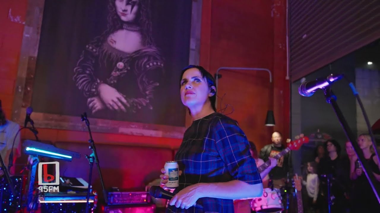 Princess Chelsea & The Dream Warriors - We Kick Around (live at The Beer Spot)