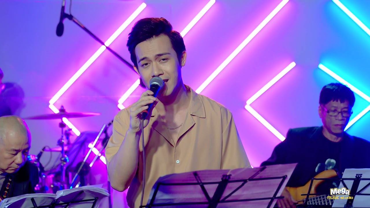 SA MƯA GIÔNG - TIẾN VƯƠNG (LIVE) | MEGA MUSIC MINISHOW #02