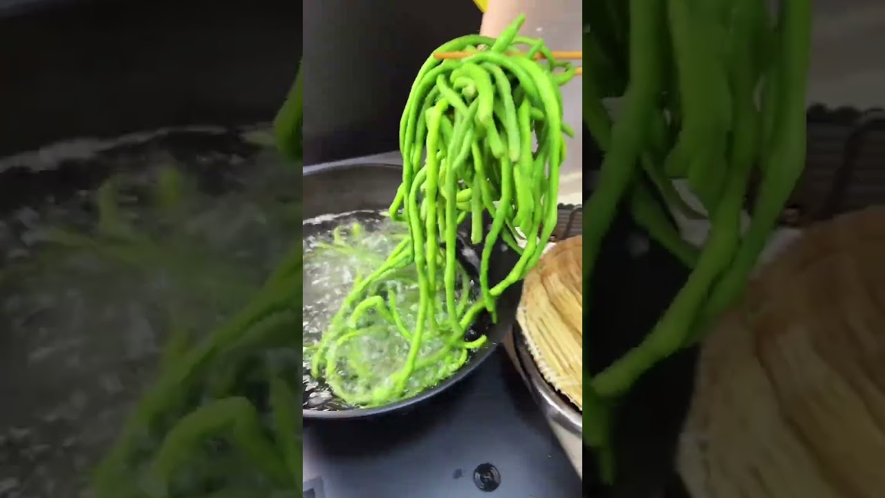 抓住暑假的尾巴，带孩子们去西安玩几天，明天出发，大家帮忙出个旅行攻略！出去买东西回来晚了，做点手擀面凑合吃点吧！#新农人计划2024 #普通的饭菜都是家的味道 #西安旅游