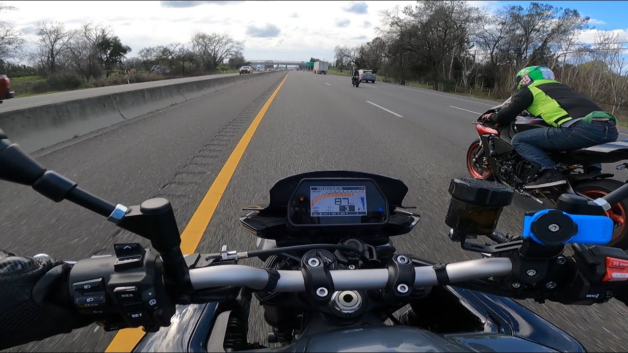 2022 MT10 VS 2018 R1