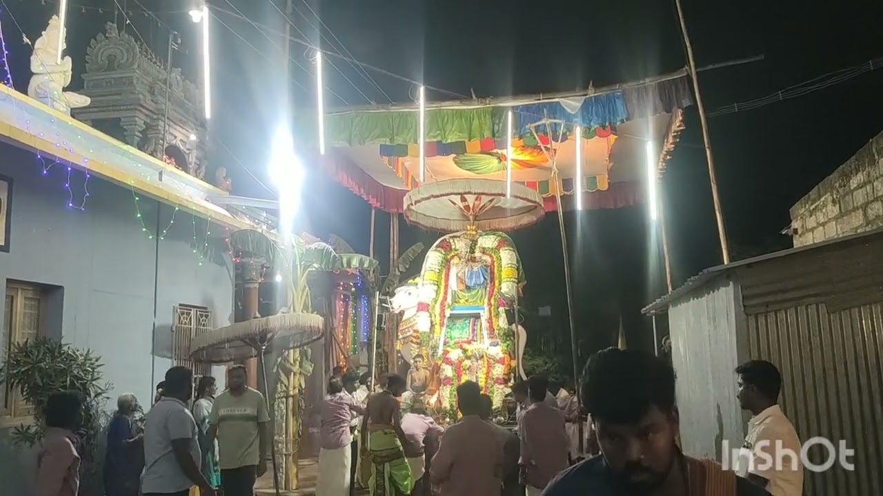 திருமண கோலத்தில் அம்மை அப்பன் தரிசனம் 