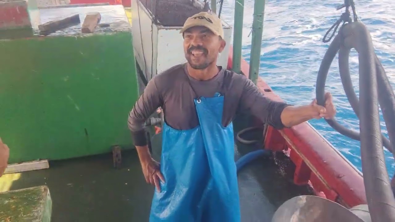 Pegando iscas, para iscar o material🎣🌊