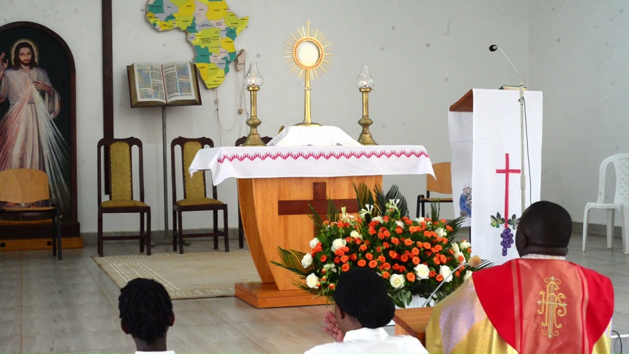 Gushengerera YEZU mu Isakarementu ritagatifu ry'ukaristiya/Umugoroba wa Yezu Nyirimpuhwe