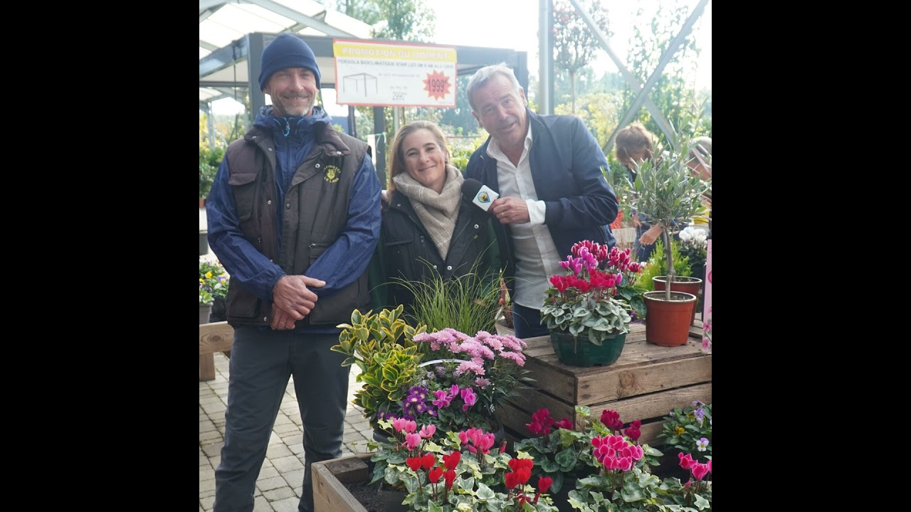 Depuis les Pépinières Le Lann à Gujan, Alexandra nous présente le marché aux fleurs et Antho nous...