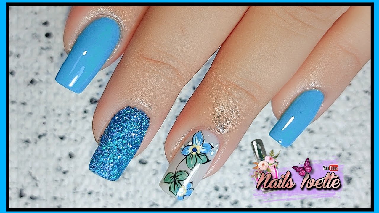 Decoración de uñas en color celeste / Diseño de uñas flores / Uñas decoradas efecto azucar